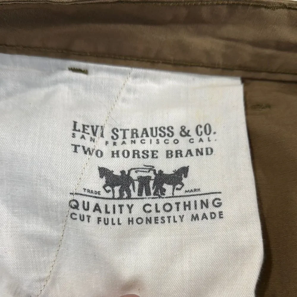 Levis Men's Brown Cargo Shorts Size 42